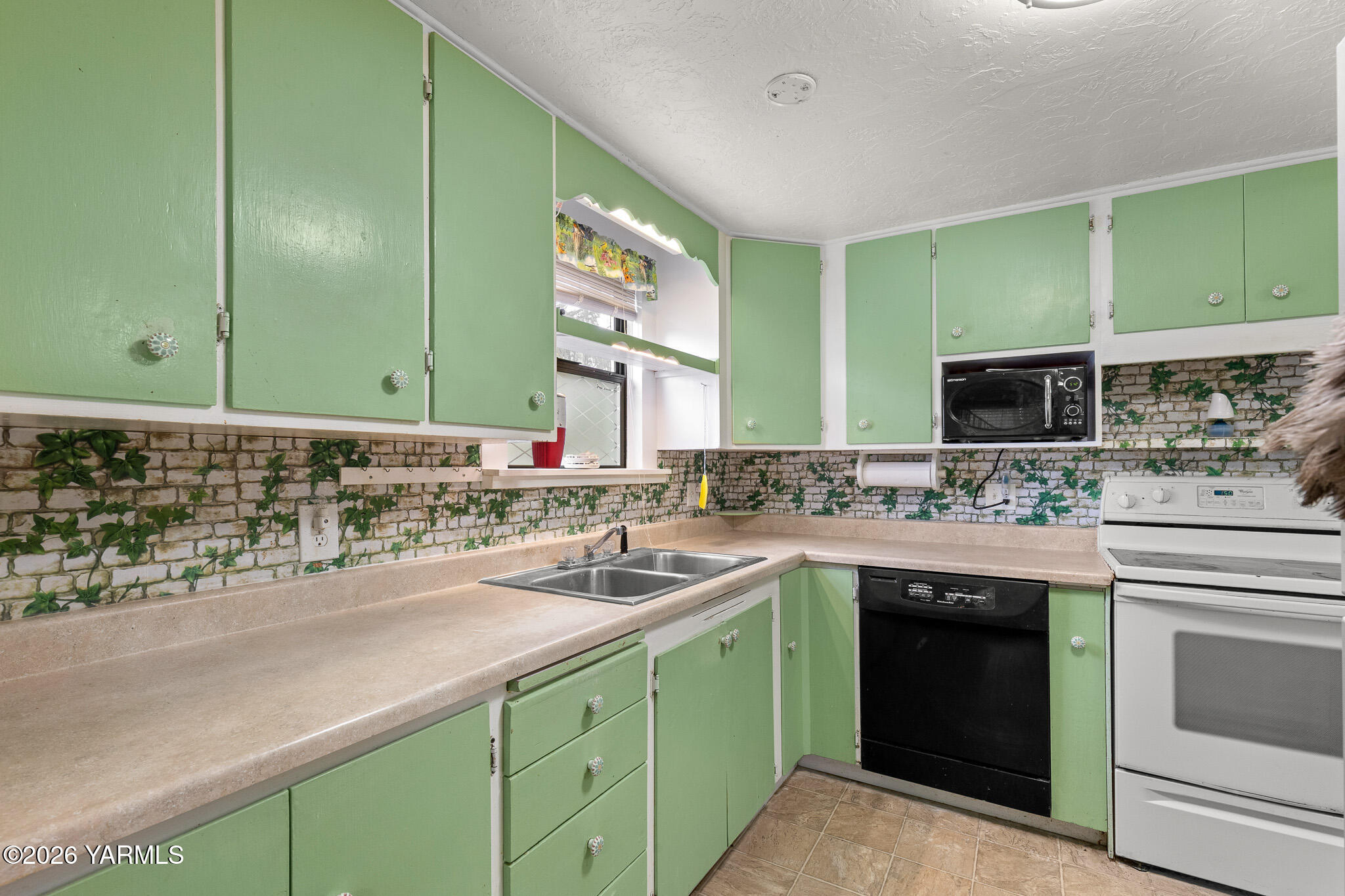 2404 Willow Street Yakima, WA 98902 - Photo 9 of 30 2404 Willow St