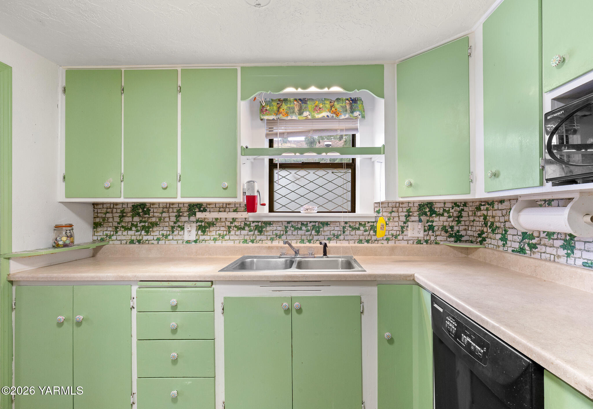 2404 Willow Street Yakima, WA 98902 - Photo 10 of 30 2404 Willow St