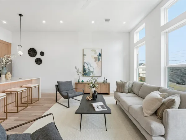 $449,990 | 1513 McKee Street, Houston, TX 77009