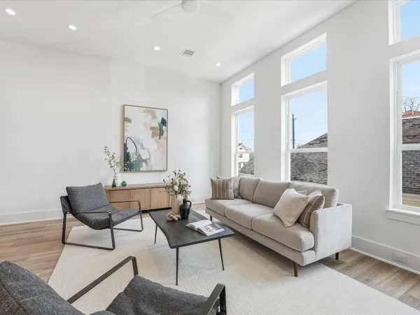 $449,990 | 1513 McKee Street, Houston, TX 77009