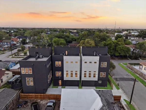 $449,990 | 1513 McKee Street, Houston, TX 77009