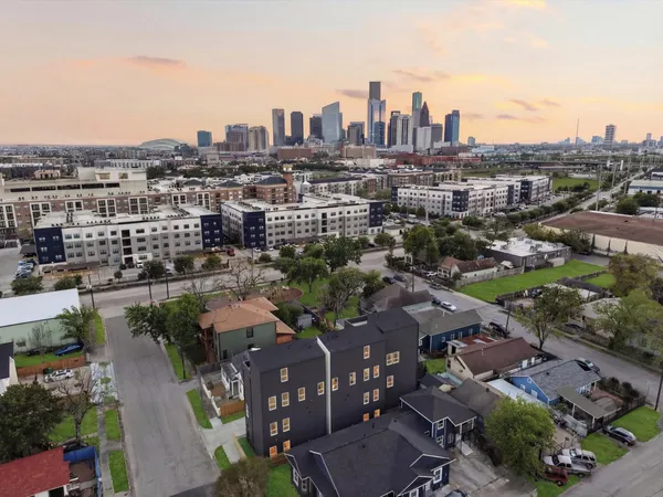 $449,990 | 1513 McKee Street, Houston, TX 77009