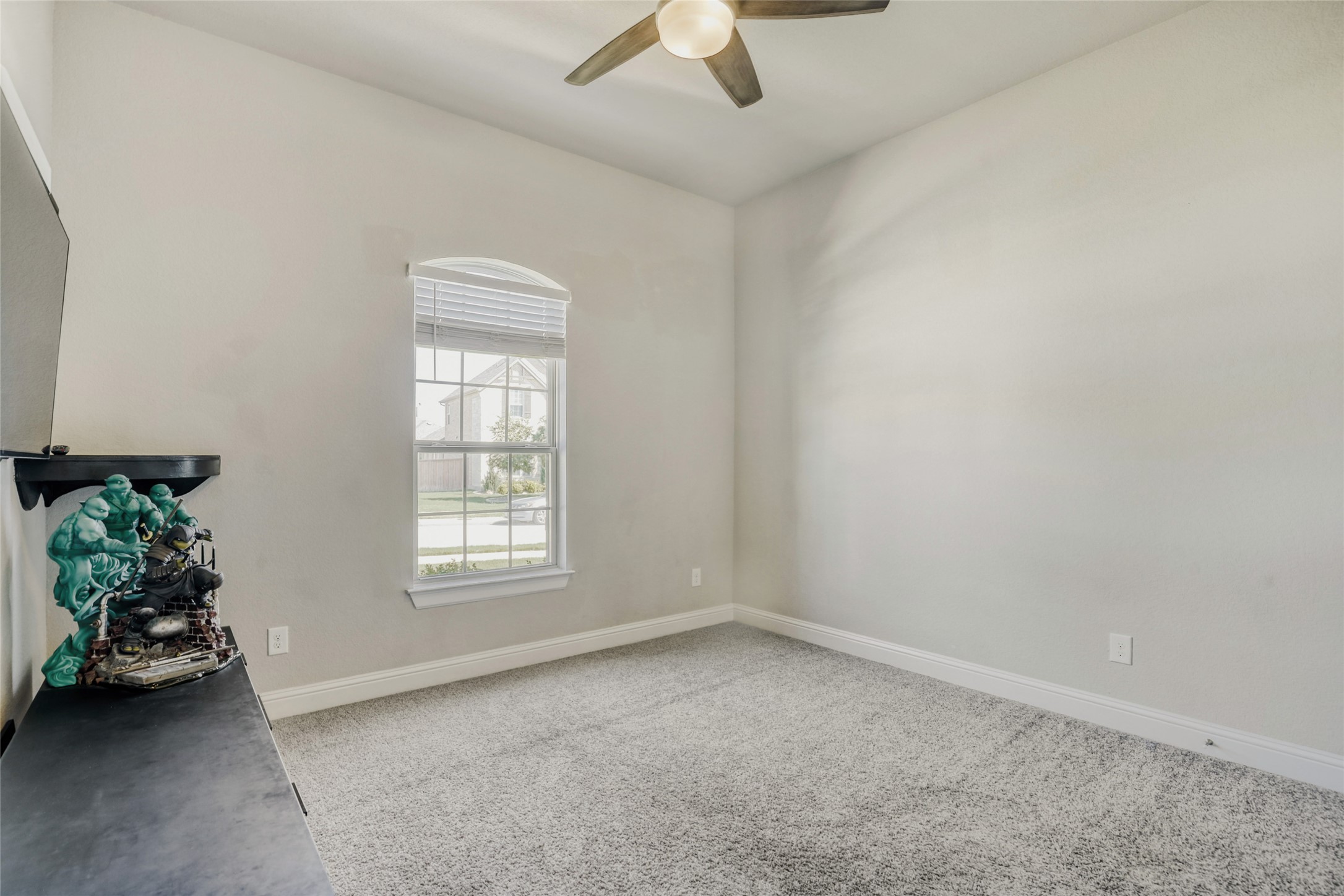 125 Buffalo View Lane Georgetown, TX 78628 - Photo 17 of 28 an empty room with windows and ceiling fan