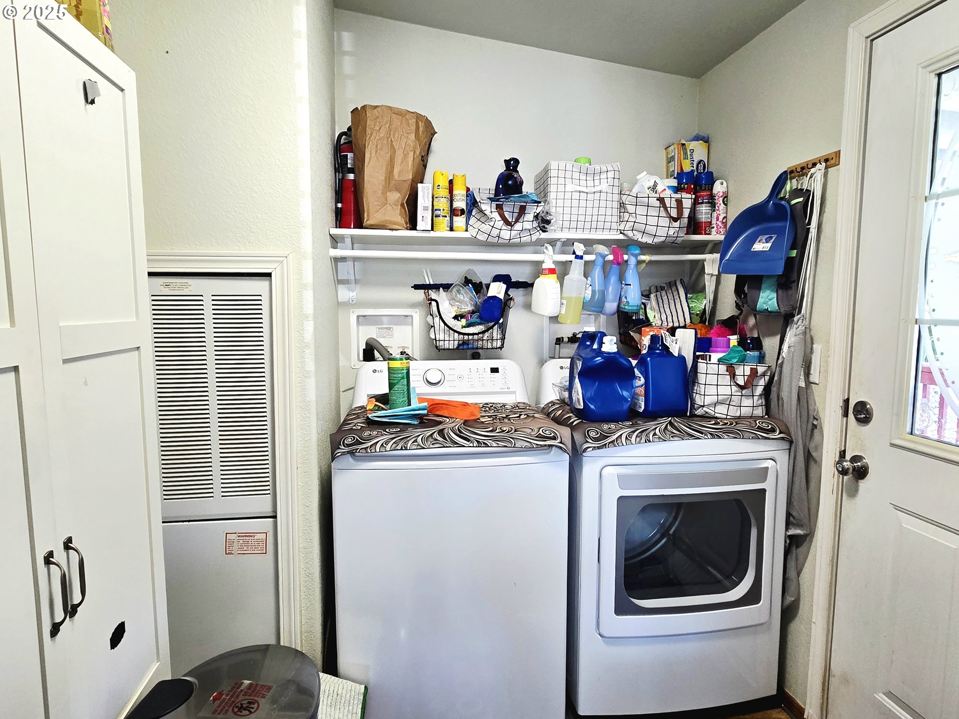 96465 Coverdell Road, Unit 8 Brookings, OR 97415 - Photo 20 of 42 a utility room with dryer and washer