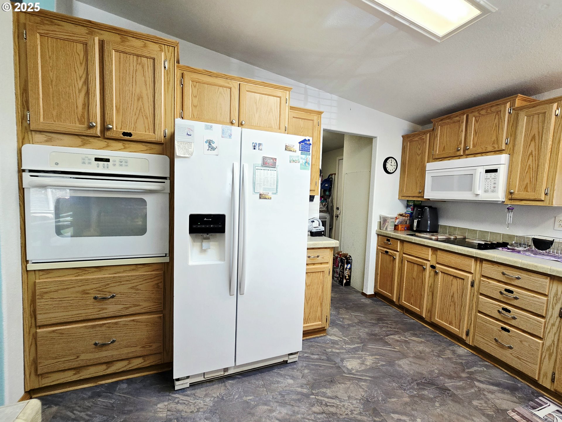 96465 Coverdell Road, Unit 8 Brookings, OR 97415 - Photo 22 of 42 a kitchen with a refrigerator stove and sink