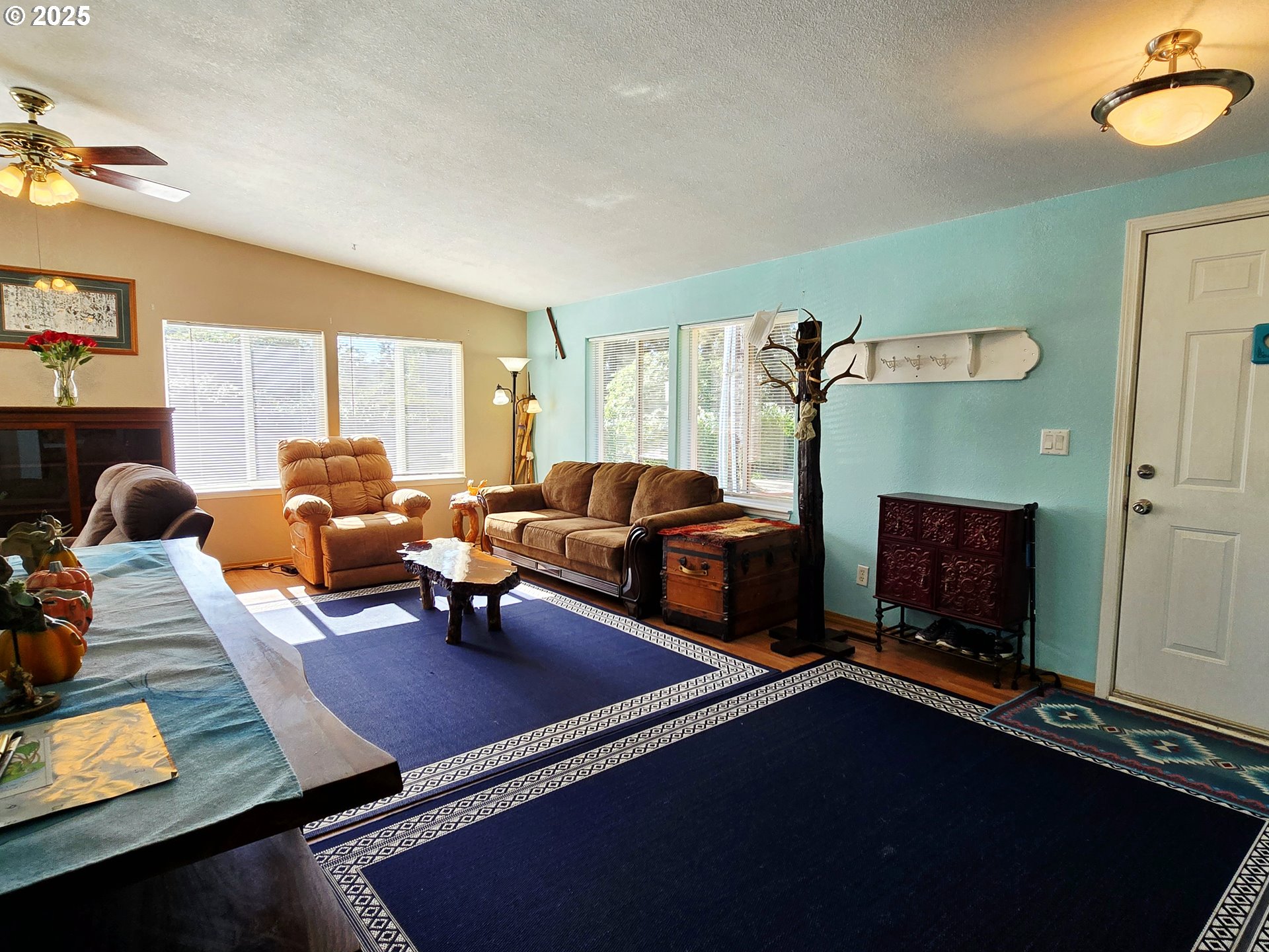 96465 Coverdell Road, Unit 8 Brookings, OR 97415 - Photo 23 of 42 a living room with furniture rug and window