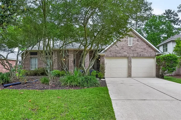 $489,000 | 46 East Hobbit Glen Drive, Conroe, TX 77384
