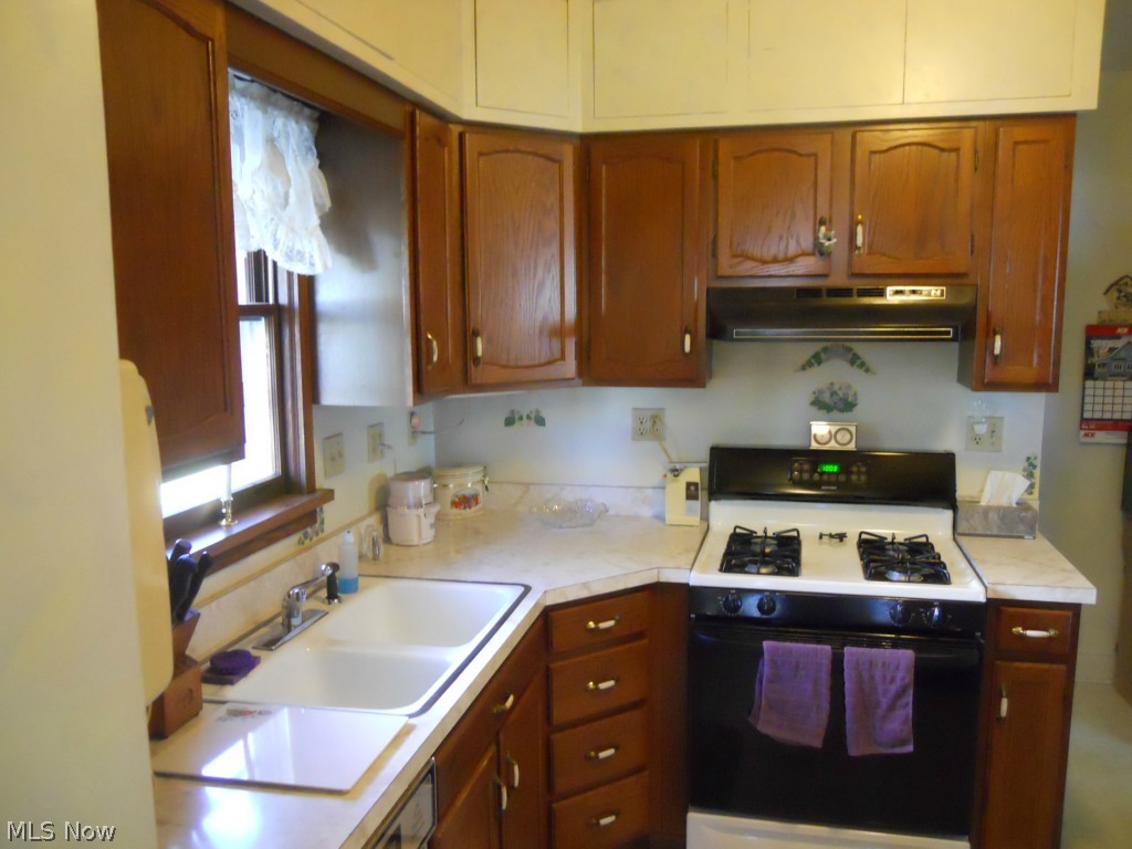 12836 Littleton Road Cleveland, OH 44125 - Photo 4 of 25