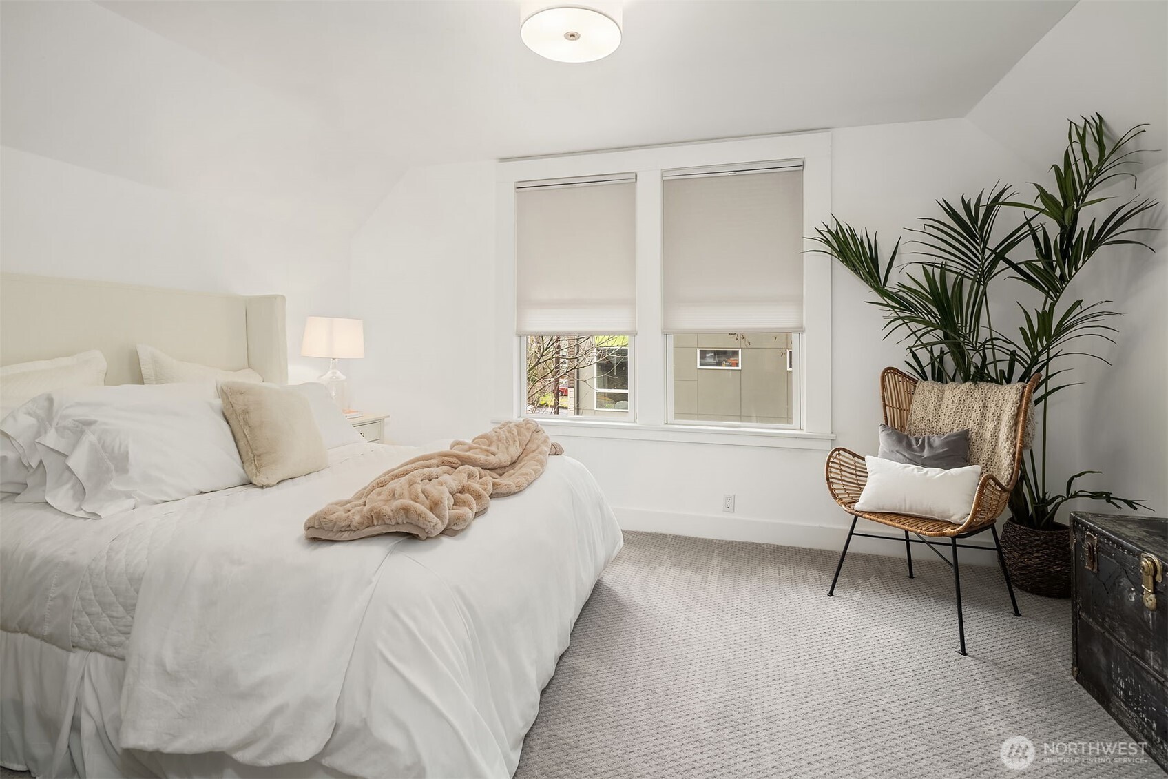2009 East John Street Seattle, WA 98112 - Photo 18 of 27