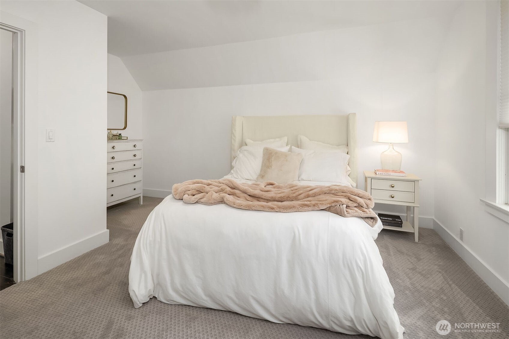 2009 East John Street Seattle, WA 98112 - Photo 19 of 27
