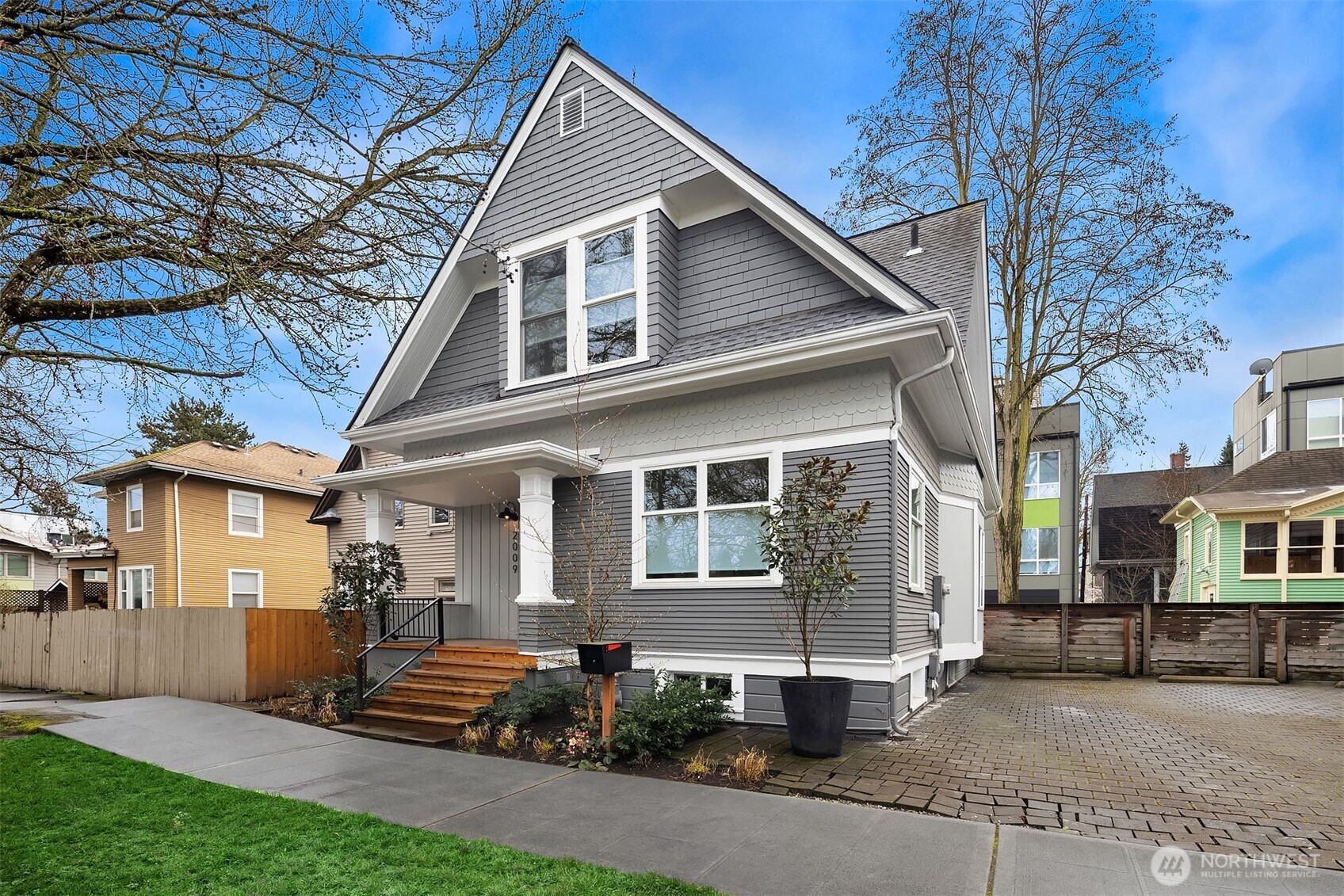 2009 East John Street Seattle, WA 98112 - Photo 3 of 27