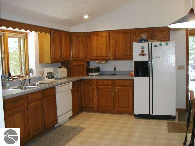 2261 North Jacobson Road Suttons Bay, MI 49682 - Photo 2 of 9 1658399-1.JPG