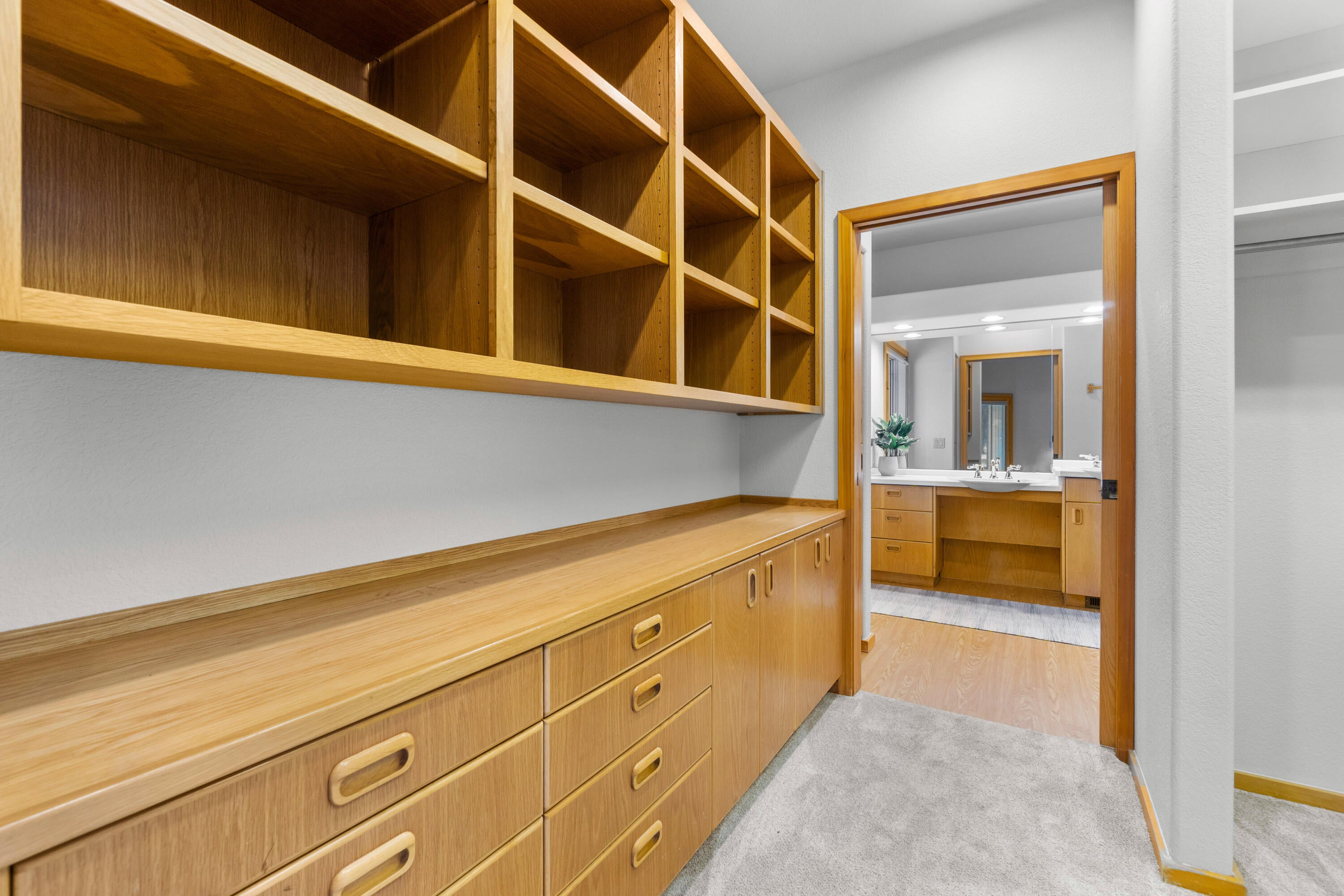 60013 West Ridgeview Drive Bend, OR 97702 - Photo 24 of 43 Adjacent to walk-in closet.