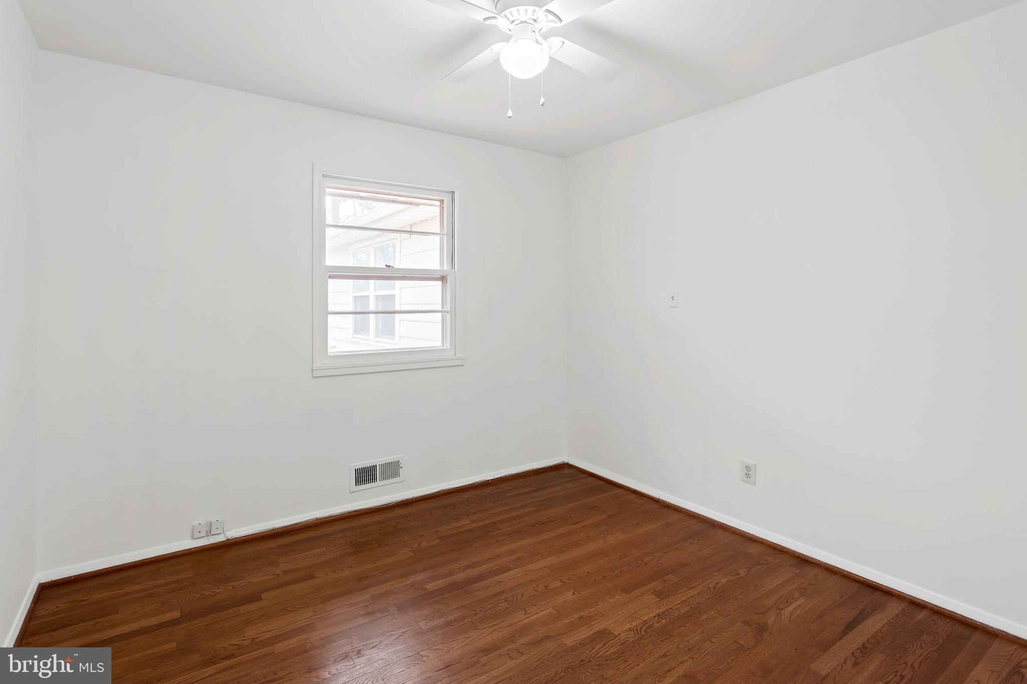 121 Rolling Road Gaithersburg, MD 20877 - Photo 6 of 23 Second Bedroom