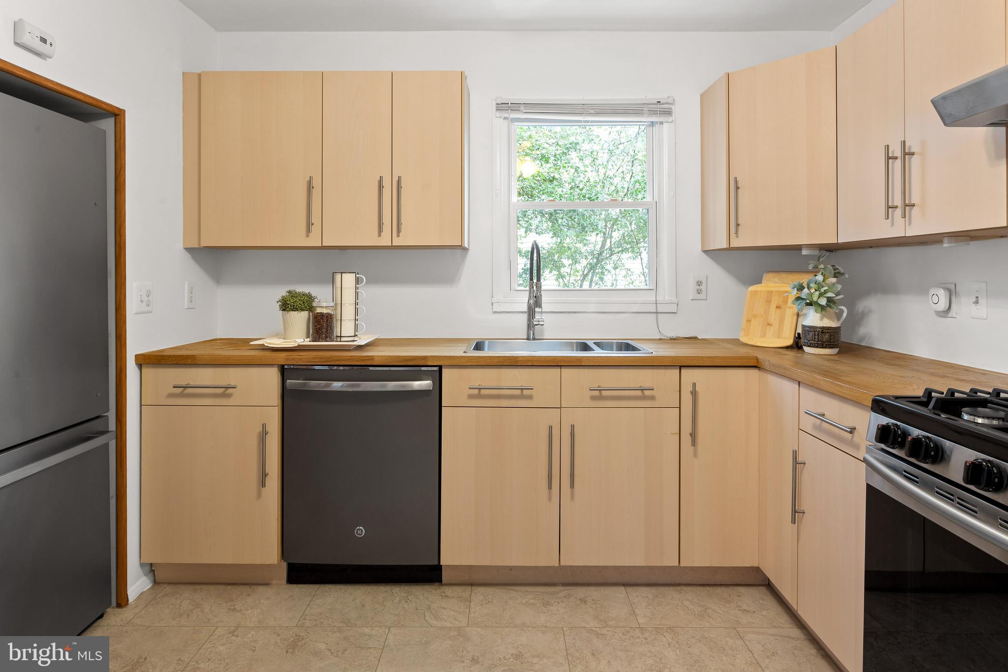 121 Rolling Road Gaithersburg, MD 20877 - Photo 8 of 23 Gallery Image 8
