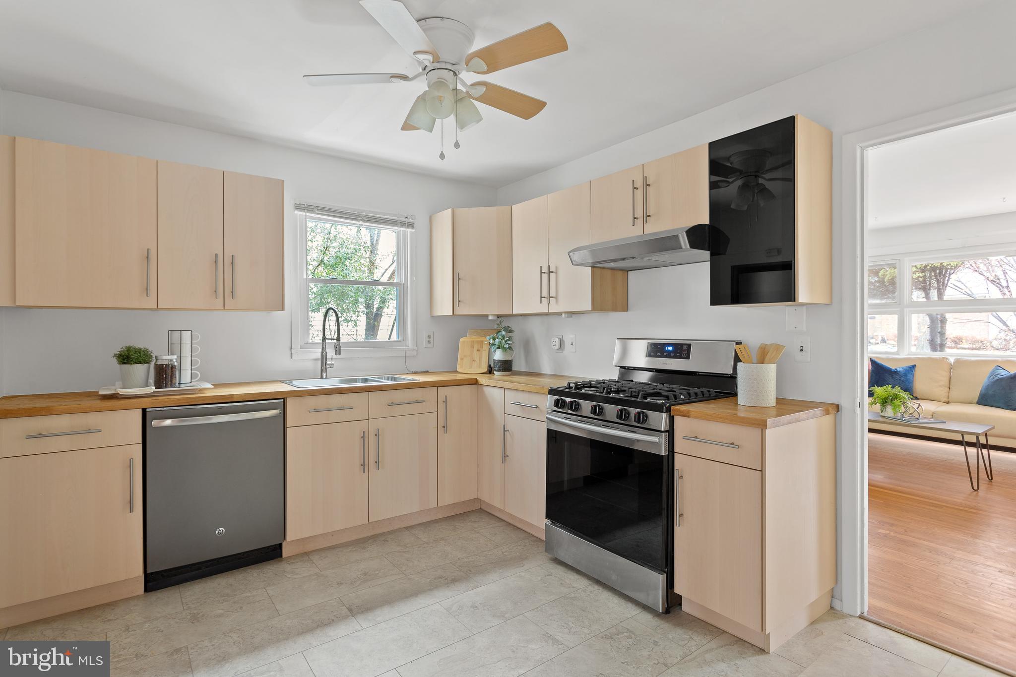 121 Rolling Road Gaithersburg, MD 20877 - Photo 9 of 23 Gallery Image 9