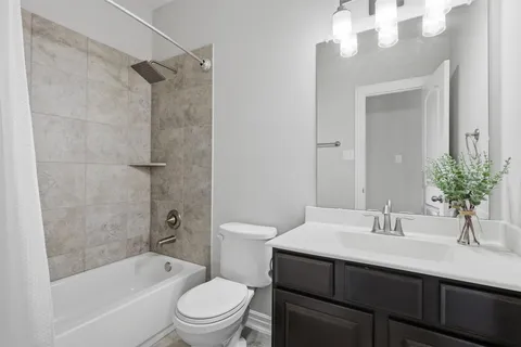 $709,000 | 7915 Stratford Hall Drive, Rosharon, TX 77583