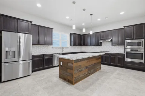 $709,000 | 7915 Stratford Hall Drive, Rosharon, TX 77583