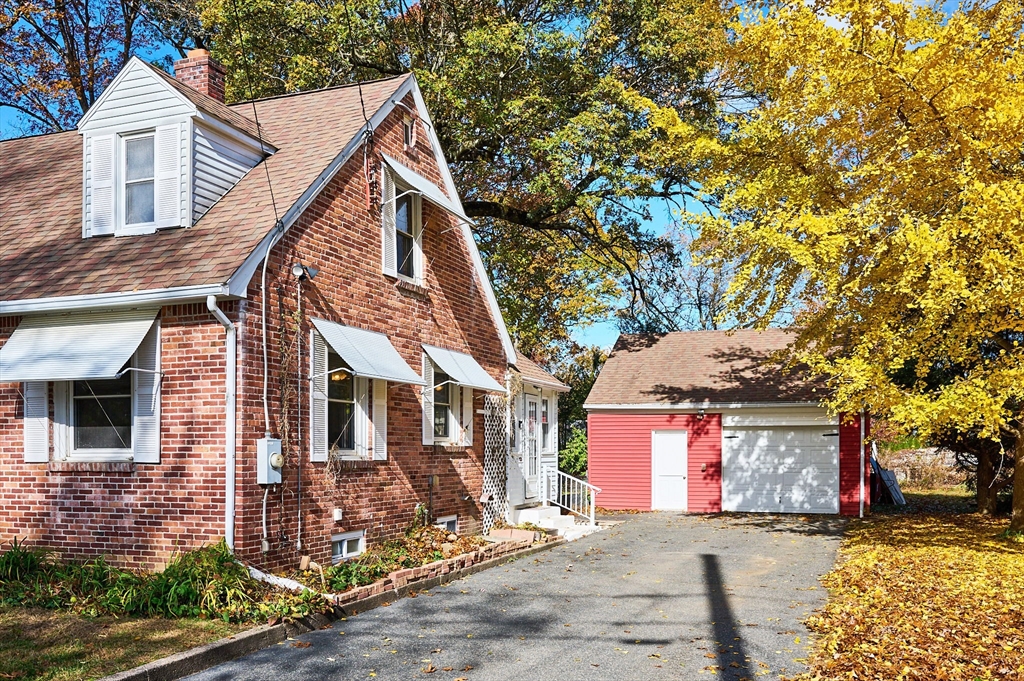 19 Cora Street West Springfield, MA 01089 - Photo 3 of 30