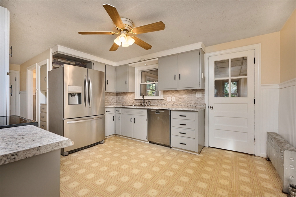 19 Cora Street West Springfield, MA 01089 - Photo 6 of 30