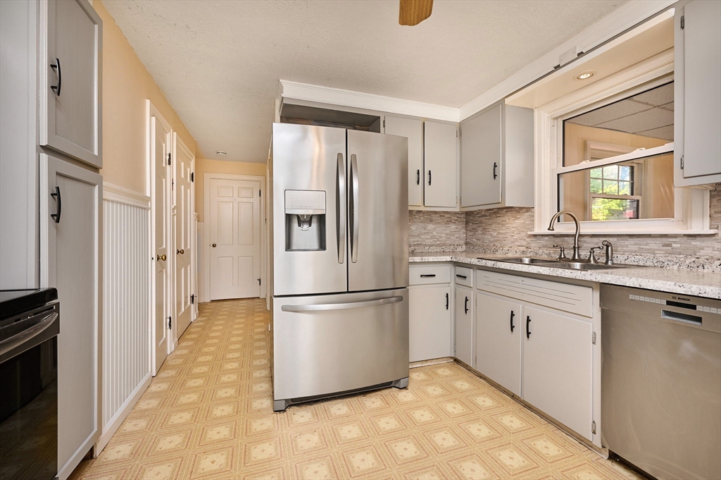 19 Cora Street West Springfield, MA 01089 - Photo 7 of 30