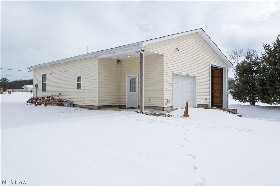 4145 Ridge Road Cortland, OH 44410 - Photo 2 of 28 Gallery Image 2