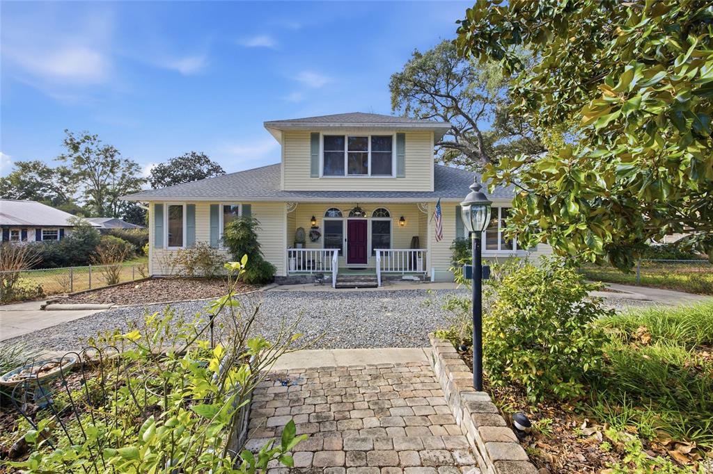 10400 Southeast 101st Avenue Road Belleview, FL 34420 - Photo 3 of 59 front view of a house with a yard