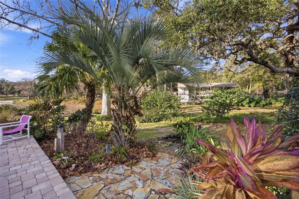10400 Southeast 101st Avenue Road Belleview, FL 34420 - Photo 41 of 59 a backyard of a house with lots of green space