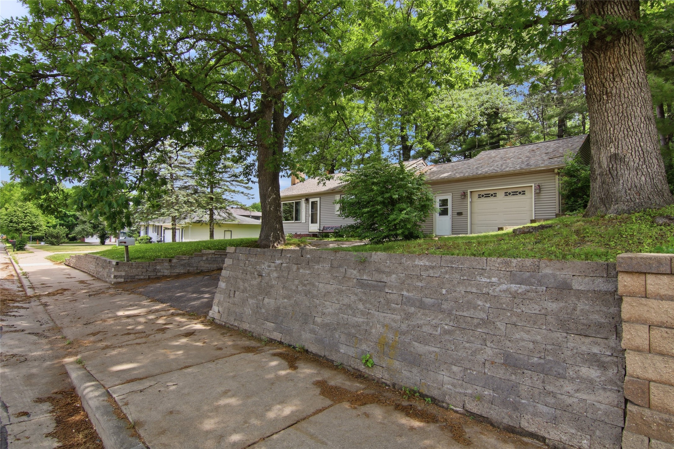2715 Rudolph Road Eau Claire, WI 54701 - Photo 20 of 38