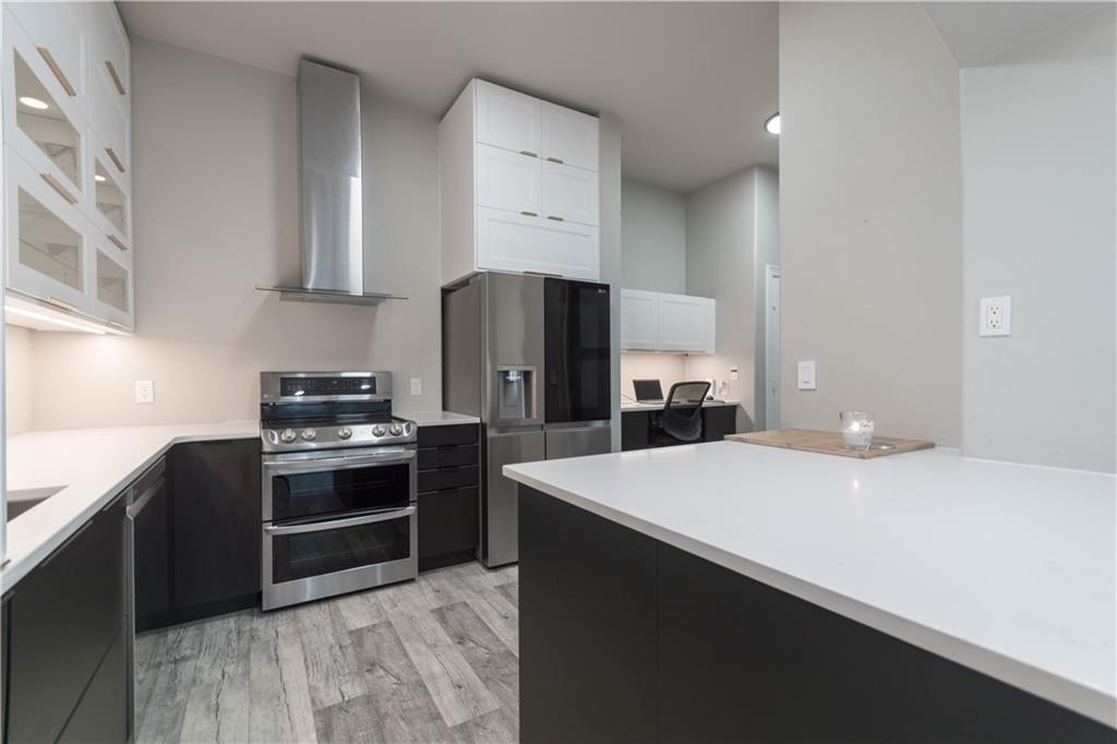 3445 Stratford Road Northeast, Unit 2107 Atlanta, GA 30326 - Photo 4 of 22 a kitchen with a sink a stove and refrigerator