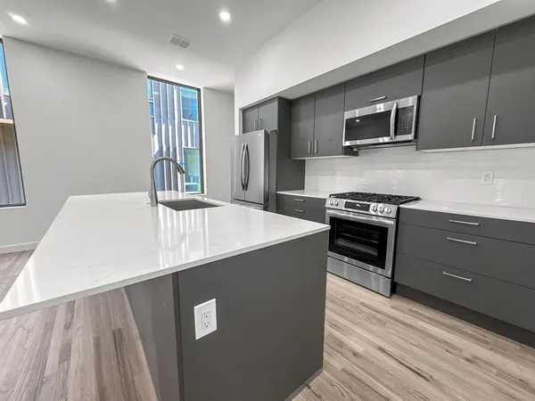 $2,950 | 4803 Manett Street, Unit 103, Dallas, TX 75204
