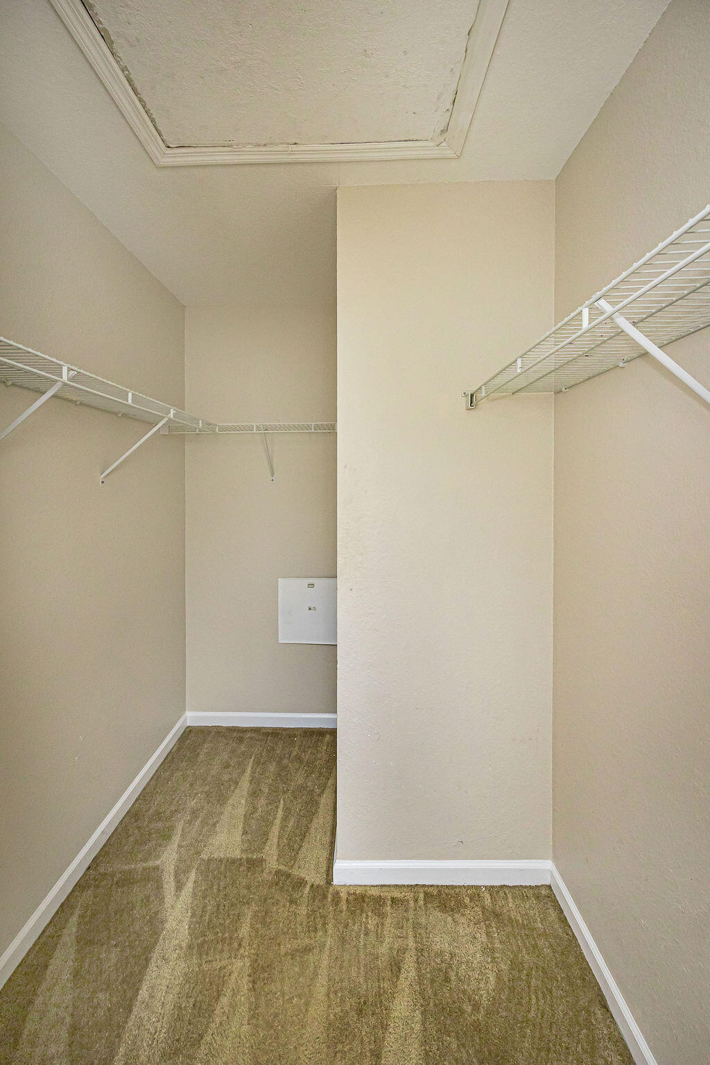 970 Tortuga Drive Riviera Beach, FL 33404 - Photo 28 of 37 a view of an empty room