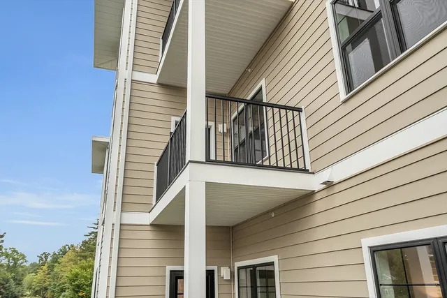 $714,000 | 55 Pointe Place, Unit 304, Dover, NH 03820