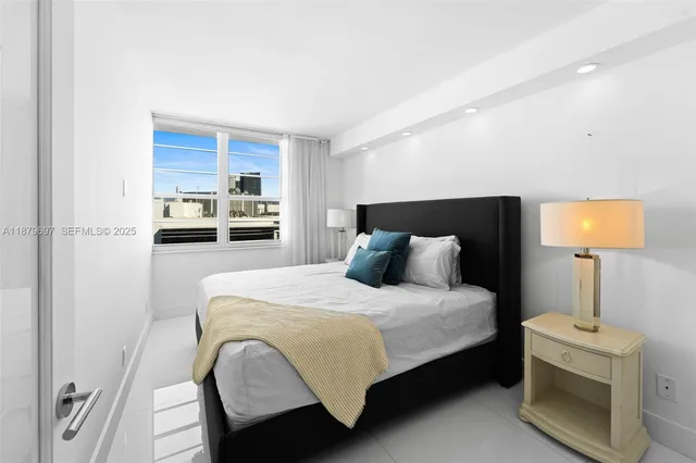 $1,775,000 | 100 Lincoln Road, Unit 1523/1525, Miami Beach, FL 33139