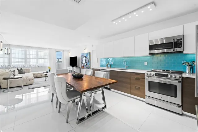 $1,775,000 | 100 Lincoln Road, Unit 1523/1525, Miami Beach, FL 33139