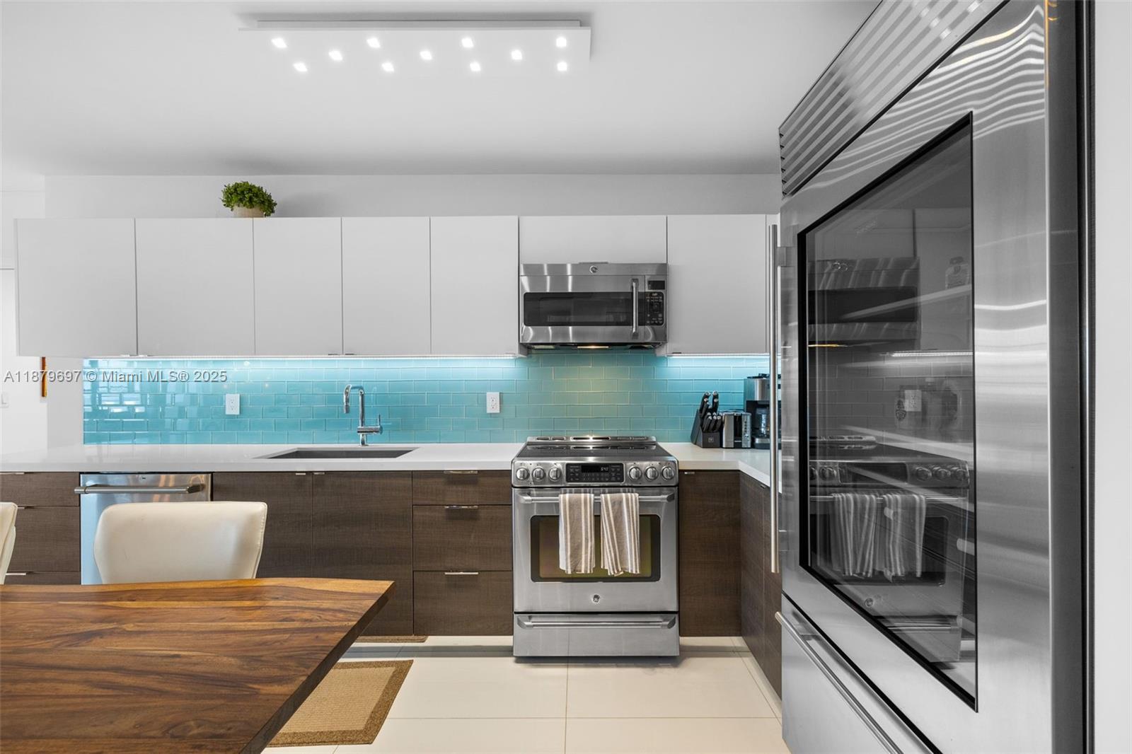 100 Lincoln Road, Unit 1523/1525 Miami Beach, FL 33139 - Photo 3 of 35 a kitchen with a stove and a refrigerator