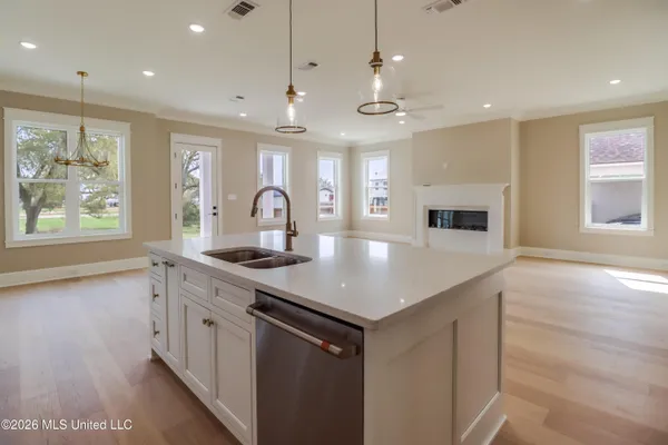 $879,000 | 117 West 4th Street, Long Beach, MS 39560