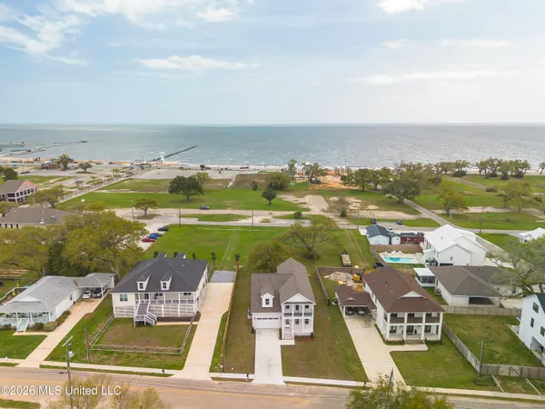 $879,000 | 117 West 4th Street, Long Beach, MS 39560