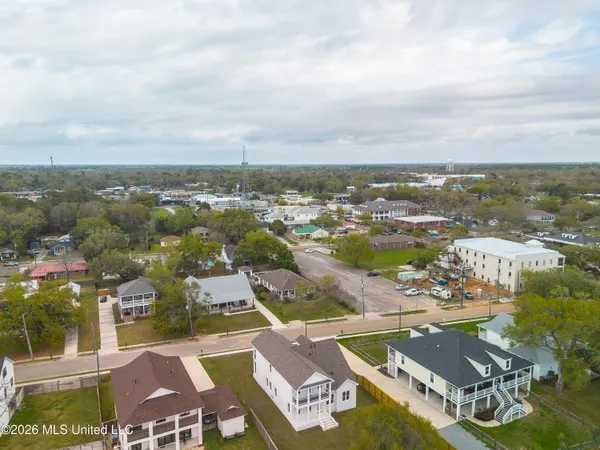 $879,000 | 117 West 4th Street, Long Beach, MS 39560