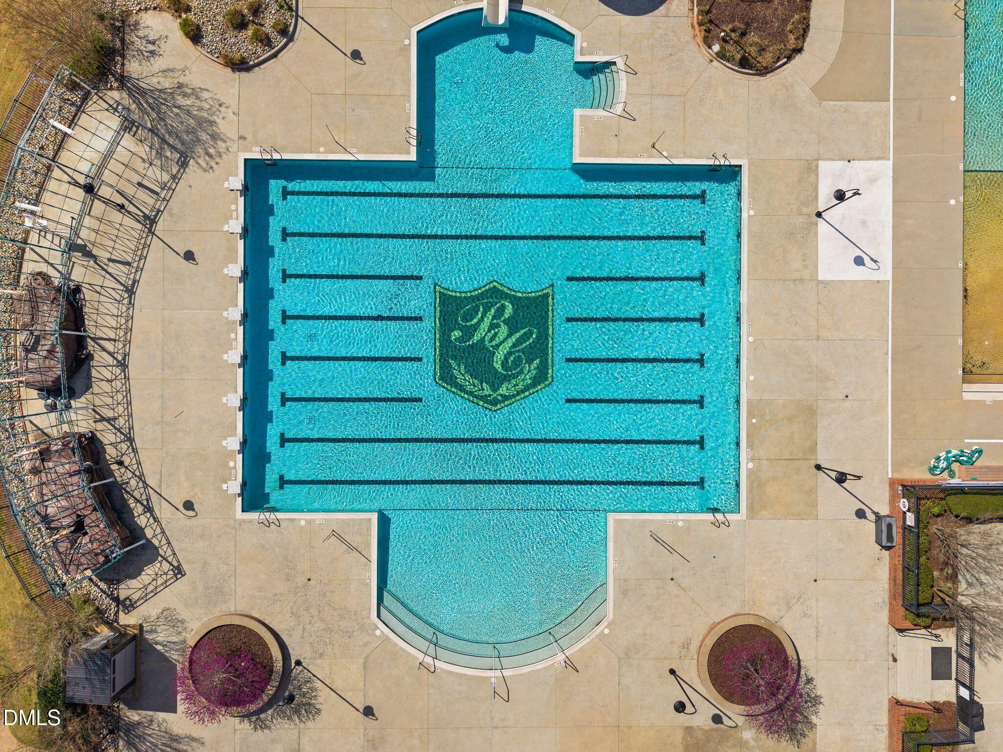 10511 Rosegate Court, Unit 305 Raleigh, NC 27617 - Photo 47 of 48 a bathroom with a sink and a mirror