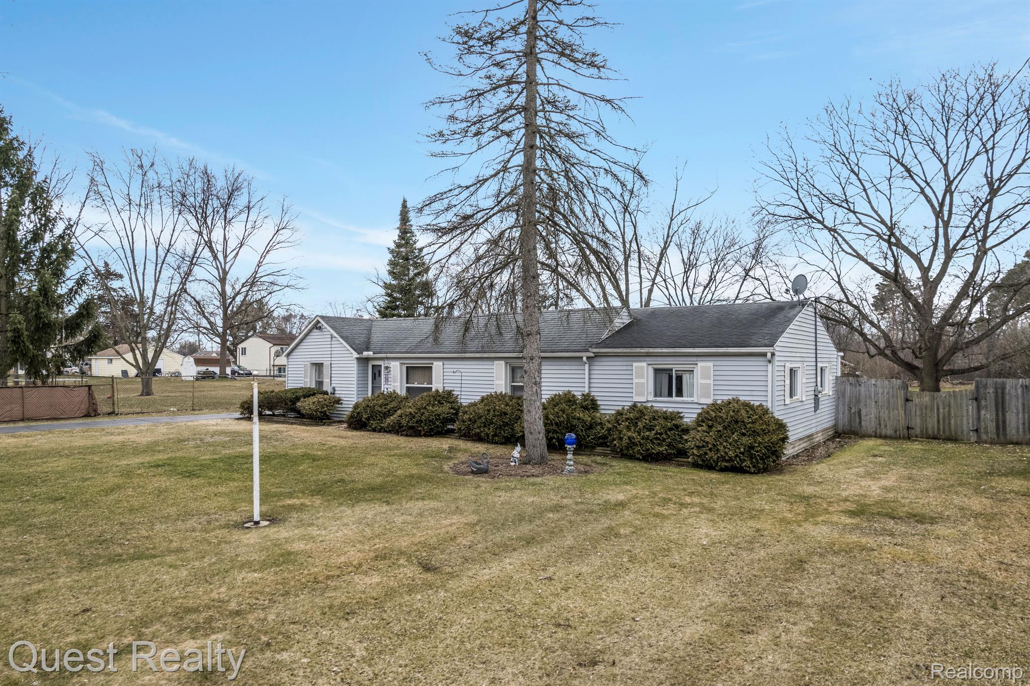 2671 Marlington Road Waterford, MI 48329 - Photo 3 of 32 Gallery Image 3