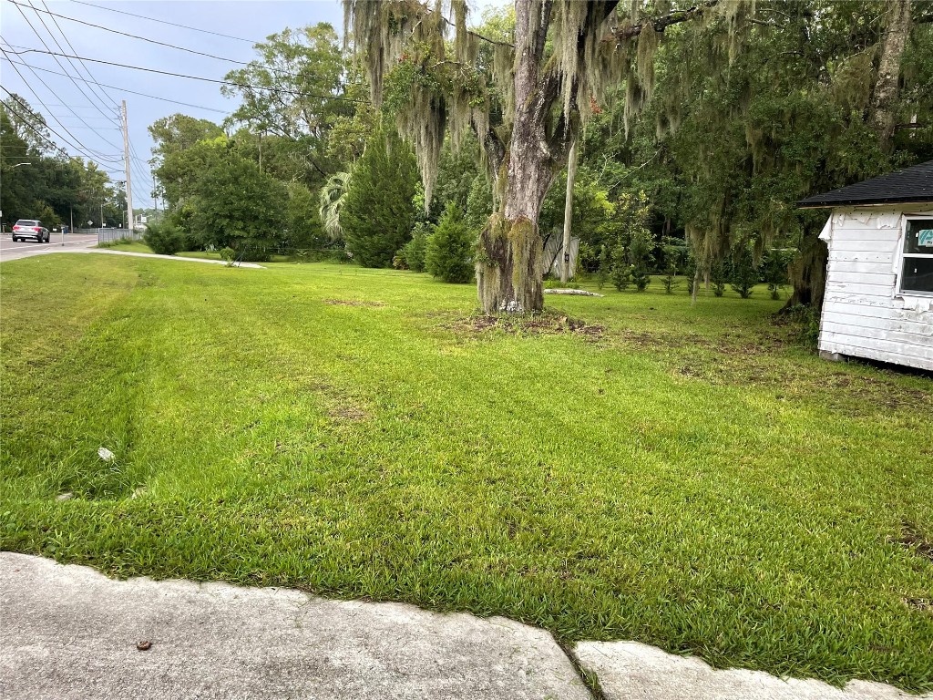510 Starratt Road Jacksonville, FL 32218 - Photo 4 of 5 a backyard of a house with lots of green space