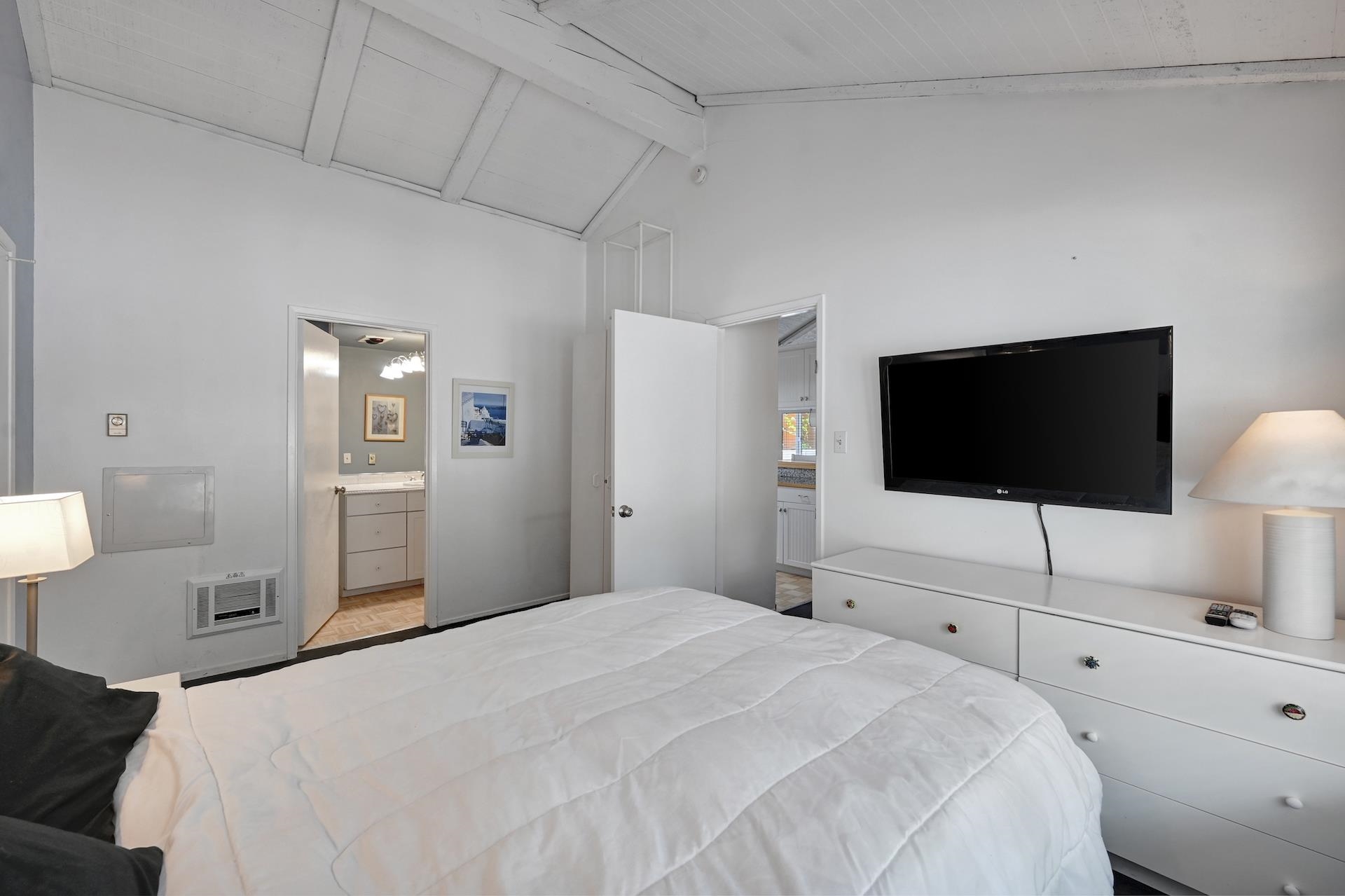 2 Snowridge Lane Mammoth Lakes, CA 93546 - Photo 24 of 25 a bedroom with a bed and a flat screen tv