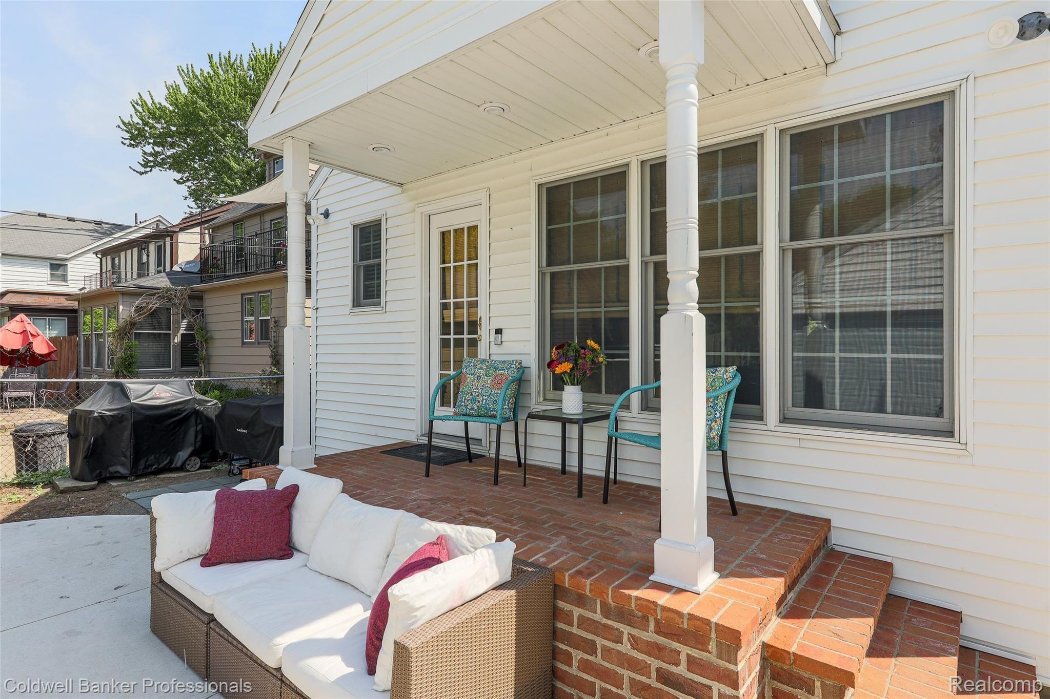 337 McMillan Road Grosse Pointe, MI 48236 - Photo 35 of 37 337 McMillan (48 of 48).jpg