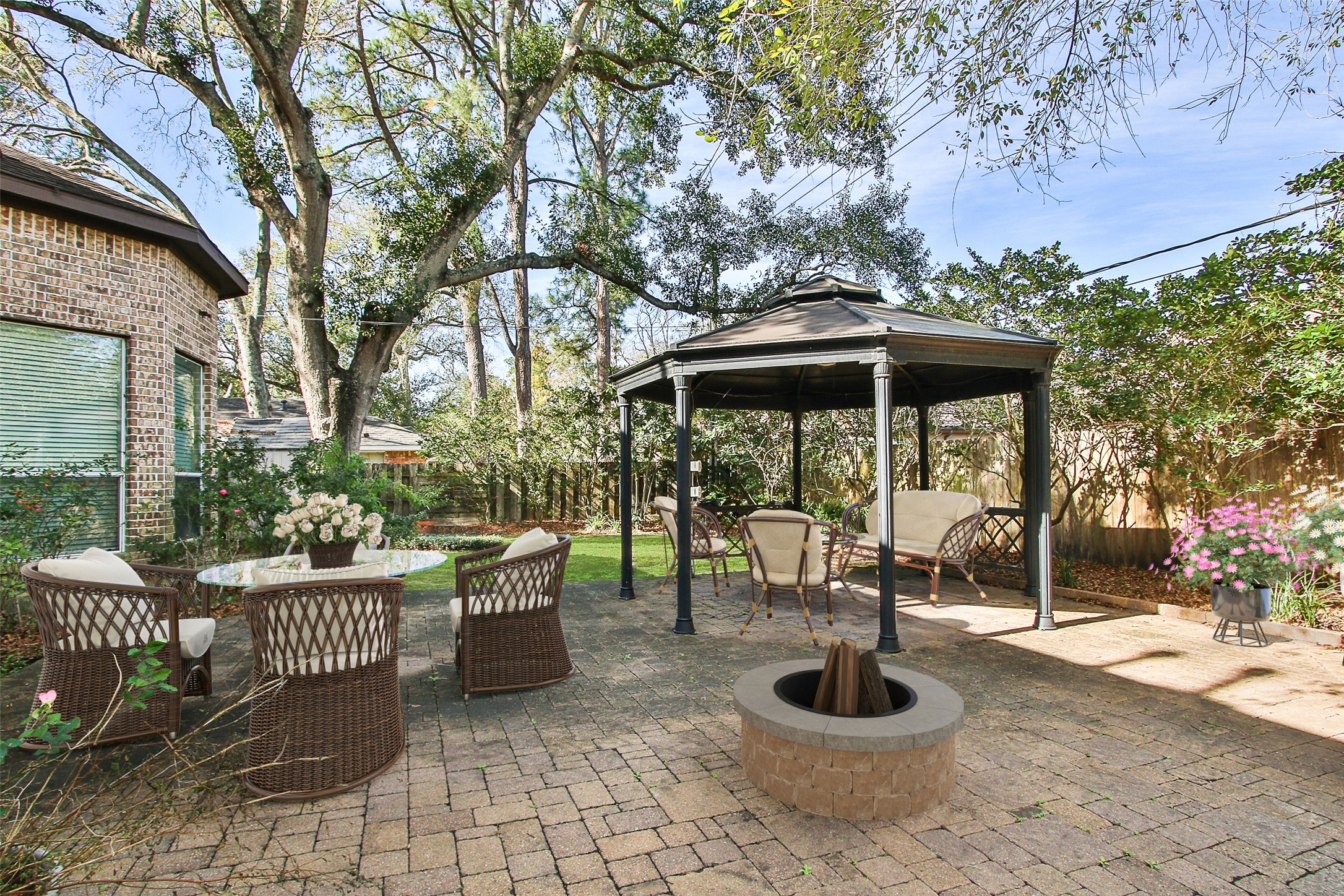 11722 Spriggs Way Houston, TX 77024 - Photo 46 of 49 a patio with a table and chairs