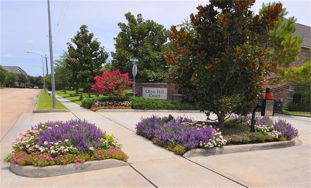 an aerial view of a walk in entryway