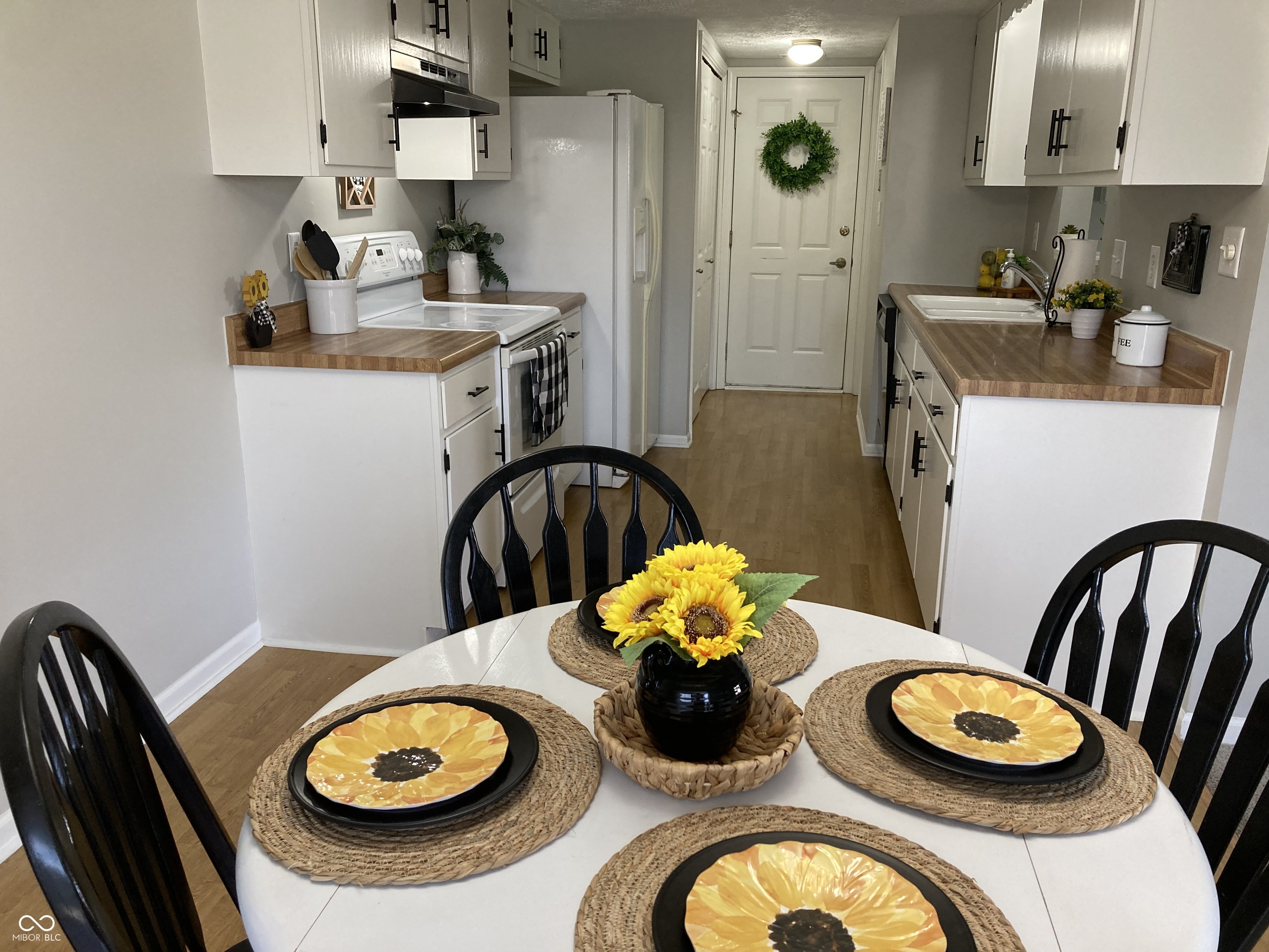 7514 Farm View Circle West Indianapolis, IN 46256 - Photo 6 of 27