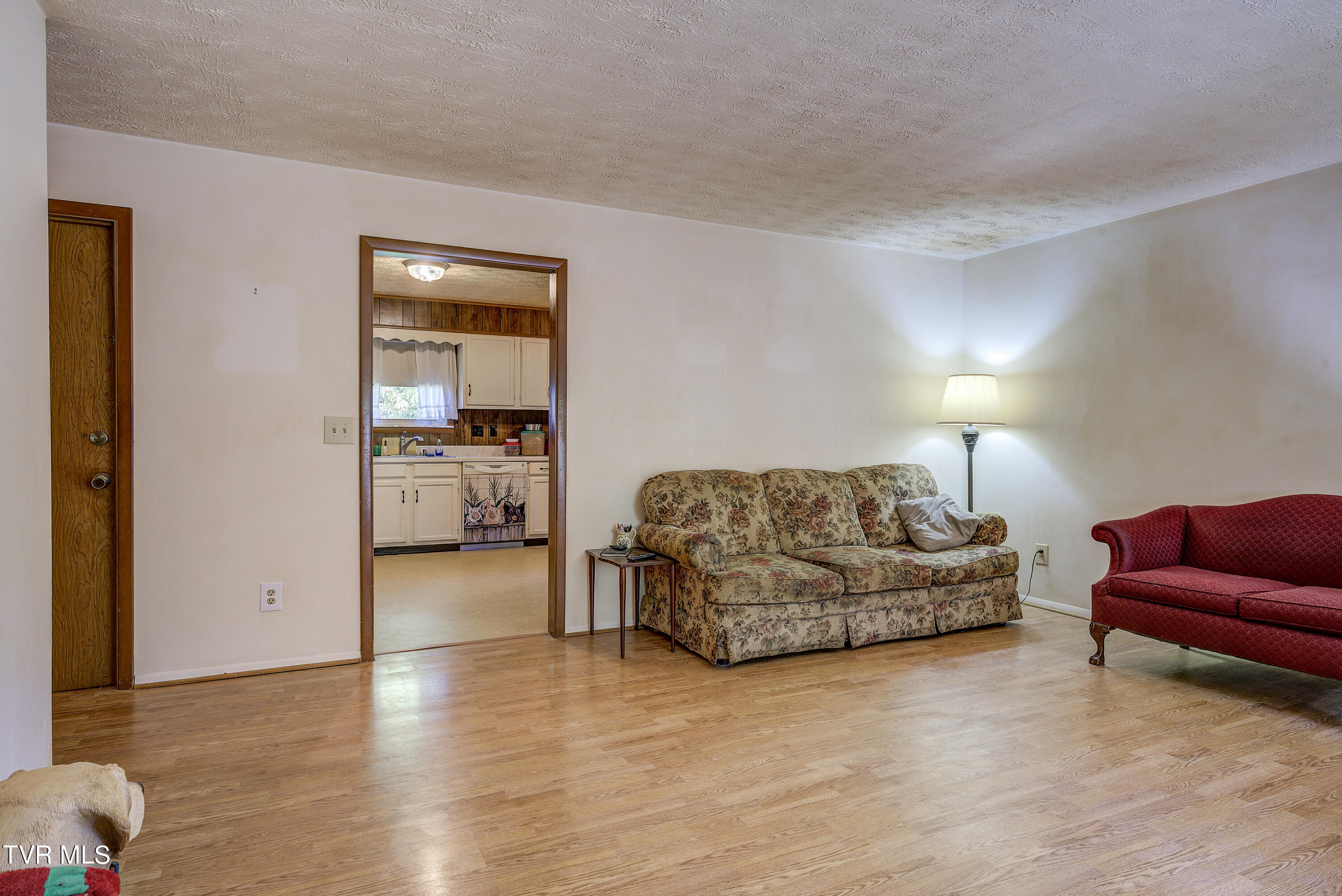628 Mt Bethel Road Greeneville, TN 37745 - Photo 12 of 34 628 Mount Bethel Rd Living Room