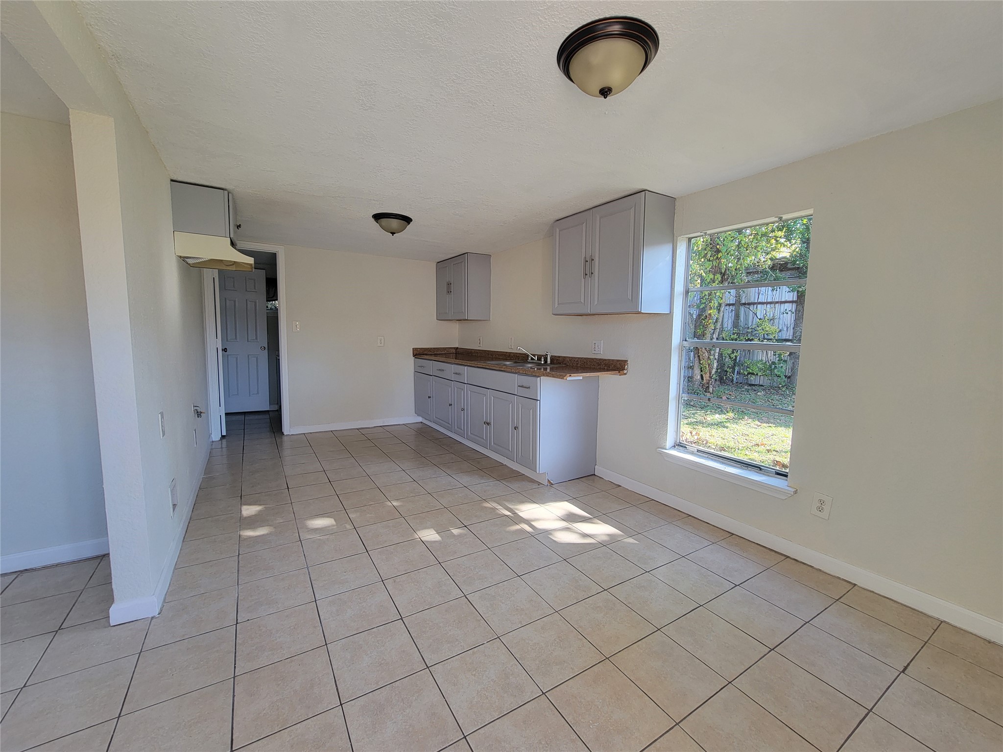 733 Zoe Street Houston, TX 77020 - Photo 3 of 15