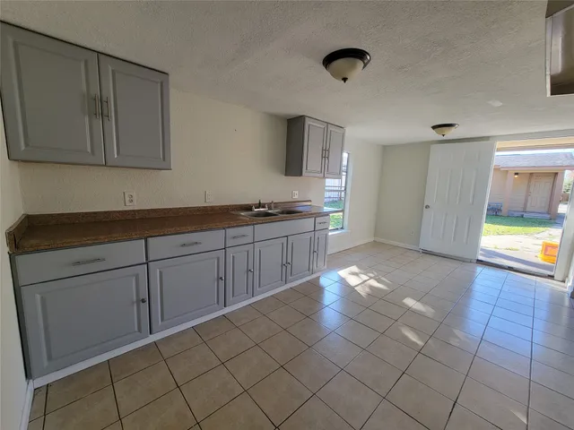 $875 | 733 Zoe Street, Houston, TX 77020